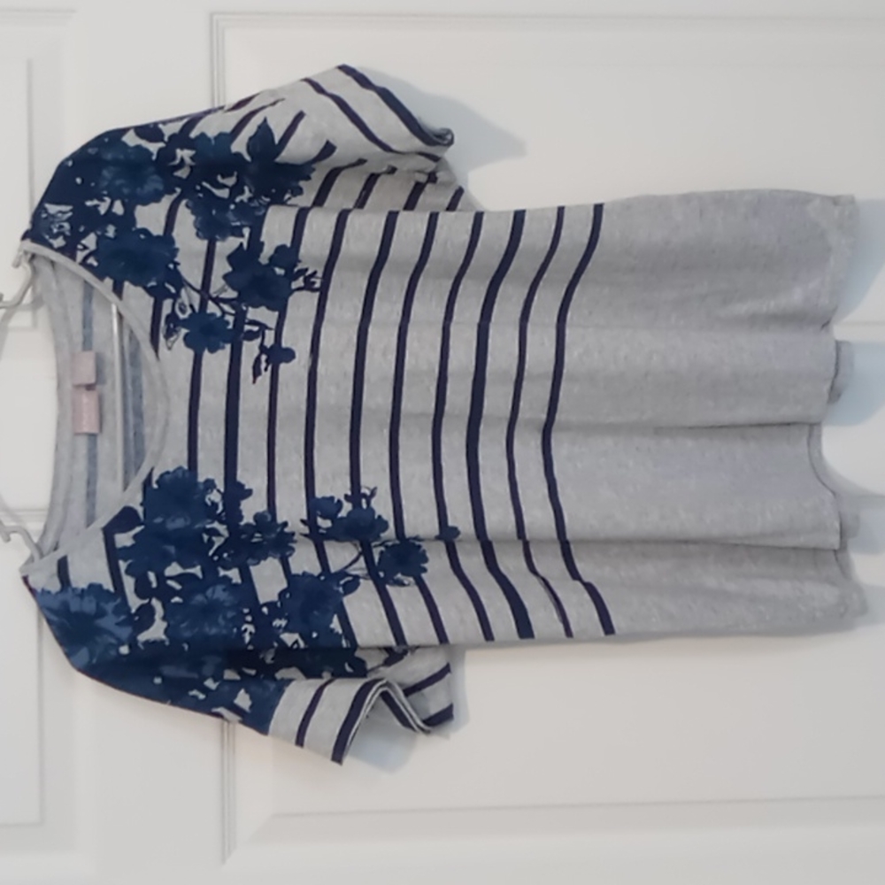 Chico's short sleeve tee size 16 Royal Blue & grey. This is our lowest price.